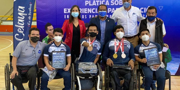 Atletas Paralímpicos 2021 comparten experiencias en Celaya