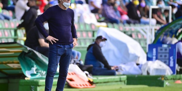 Se mentaliza Ariel Holan en componer el paso de León y dejar atrás los cinco juegos sin ganar