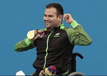 Diego López da brazadas de oro en Tokio 2020