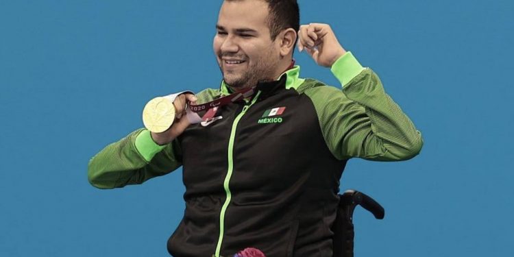 Diego López da brazadas de oro en Tokio 2020