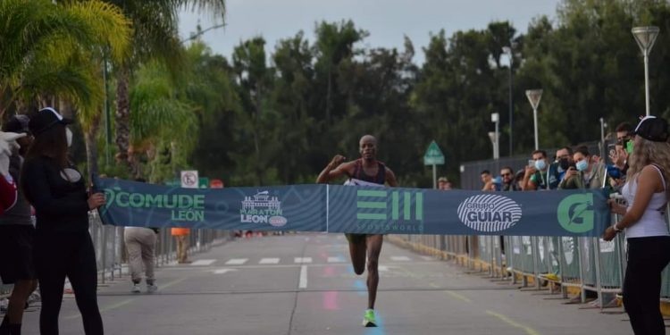 Vuelve con éxito el Maratón León Guiar, Rodgers se lleva los 42k