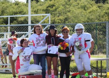 Brindan homenaje a pioneras del futbol americano femenil en León