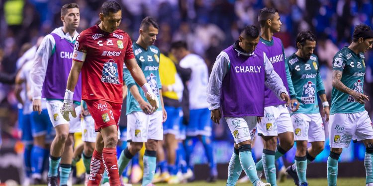 León pierde ventaja y tropieza ante Puebla en la ida de los cuartos de final