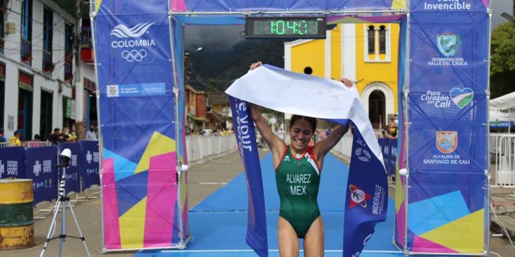 Anahí Álvarez obtiene el oro en triatlón y gana su pase a Santiago 2023