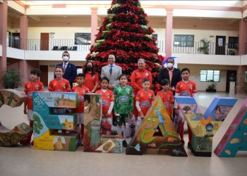 Entregan uniformes a representantes de México en el ‘Futbol 7 Alevín’ de Islas Canarias