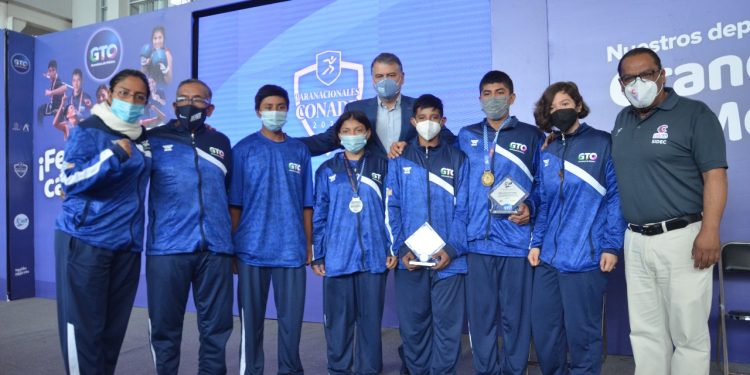 Reconocen a medallistas de Juegos Paranacionales y Juegos Populares 2021