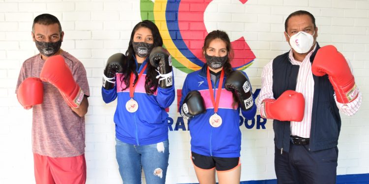 Boxeadoras Derek Vera y Cecilia Tapia se cuelgan bronce en Nacional Élite