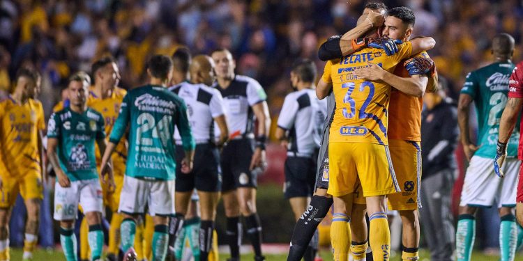 León se deja remontar por Tigres en la compensación y llega a la vuelta en desventaja