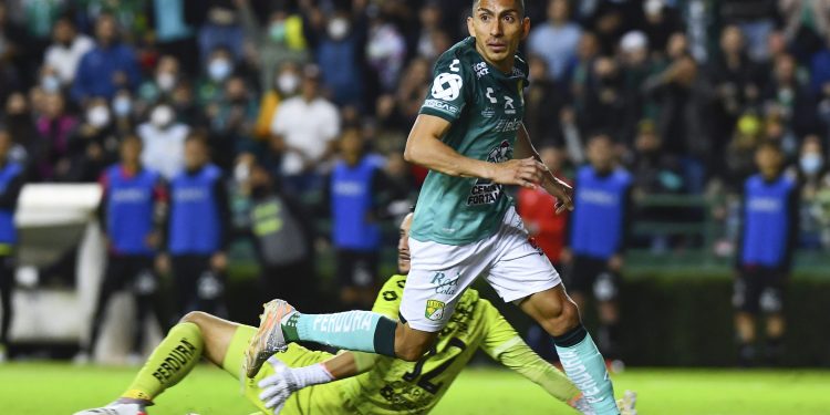 León da el primer paso; viene de atrás y derrota a Atlas para aventajar en la final