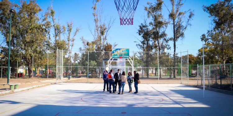 Entrega Comude León seis minideportivas rehabilitadas