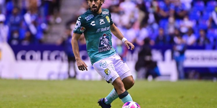 Fernando Navarro dice adiós al Club León después de casi 8 años juntos