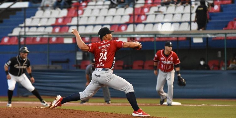 Se suma Leroy Cruz a la rotación de Bravos de León para 2022