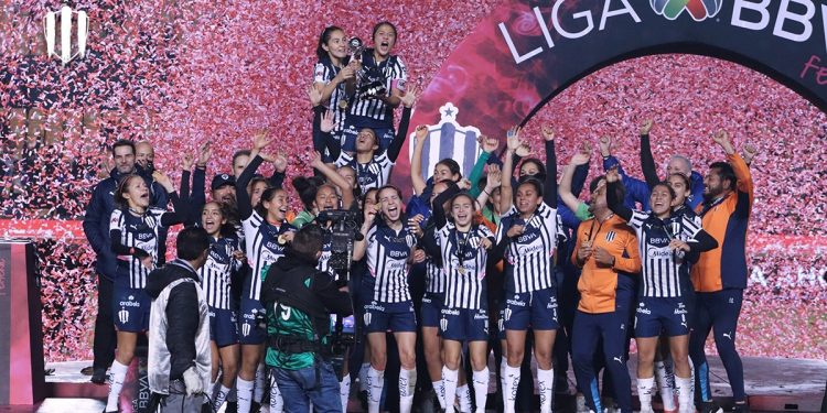 Rayadas frena a Tigres y se corona en la Liga Mx Femenil
