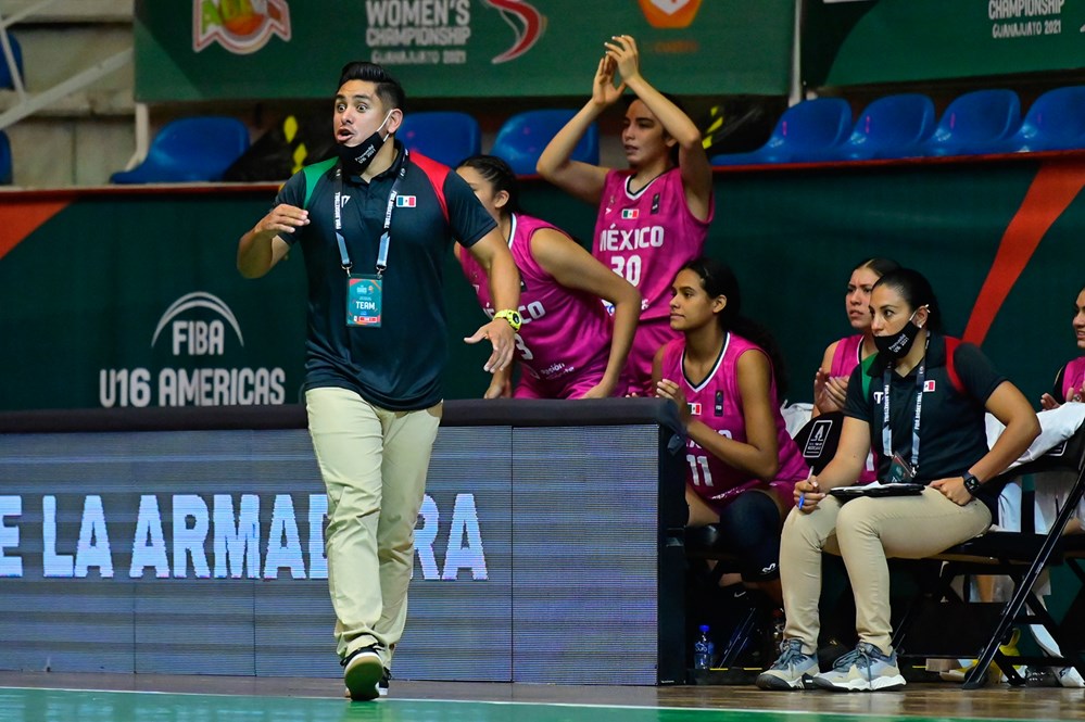 Jonathan Villegas será entrenador de los equipos de baloncesto de la Universidad Modelo