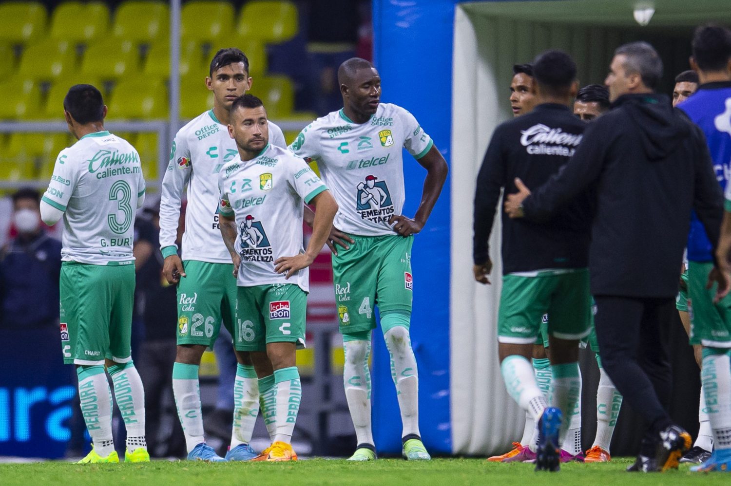 ¿Adiós Holan? León pierde la brújula y la disciplina y cae ante América