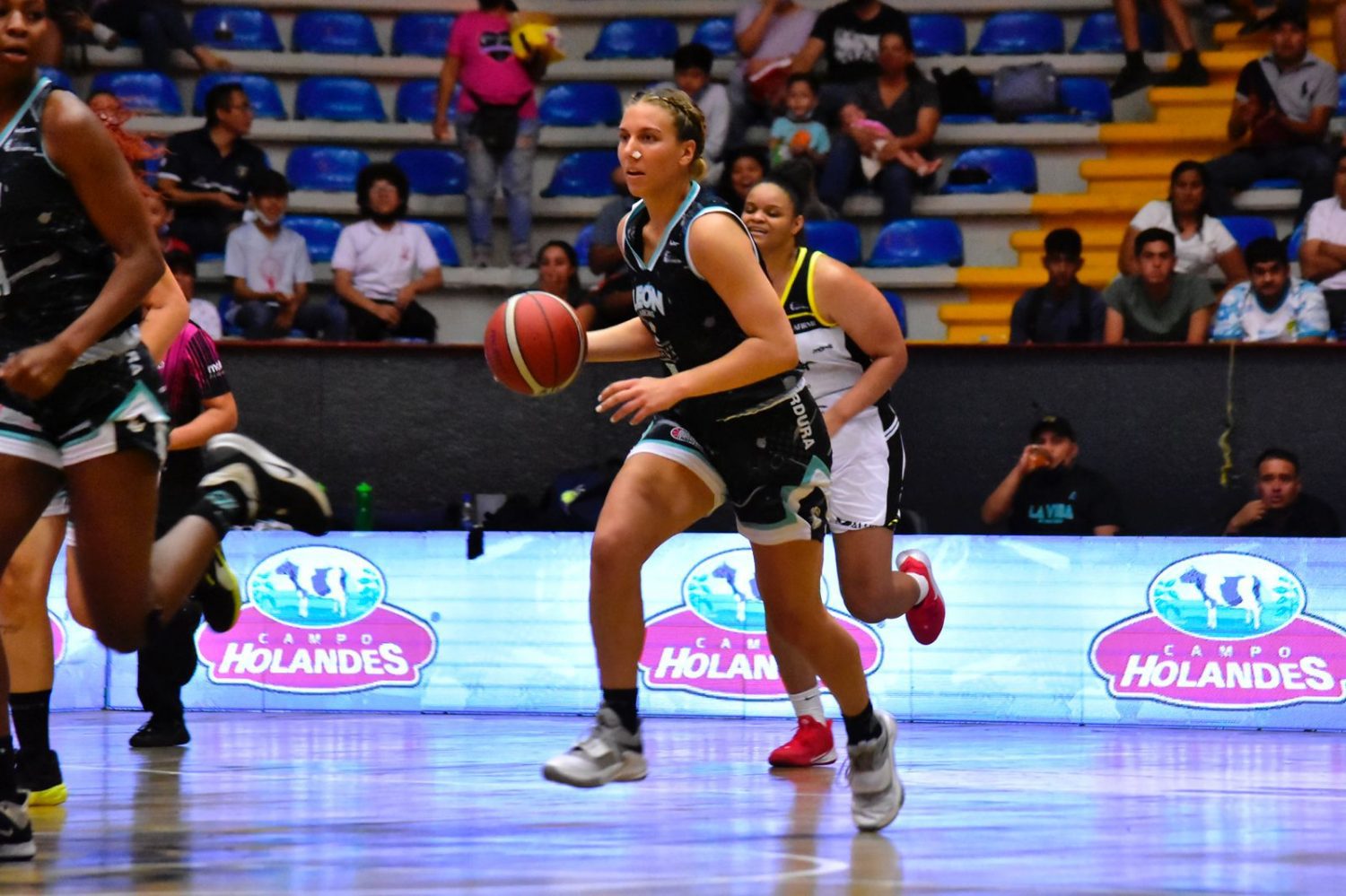 No carburan – Abejas Femenil llega a mitad de temporada sin conocer la victoria