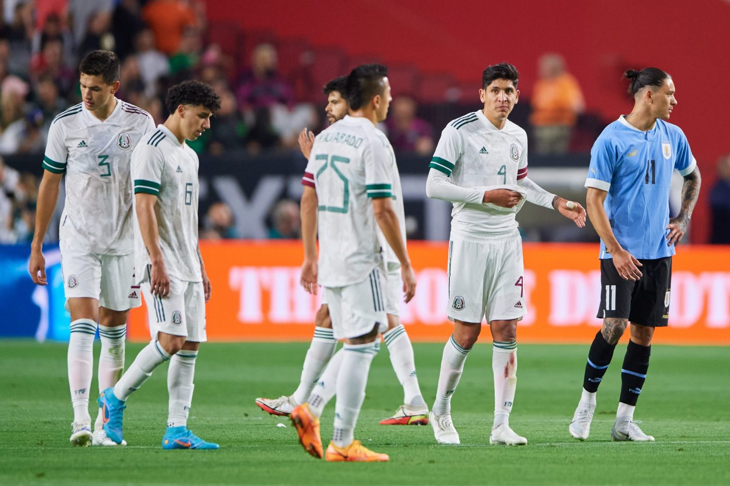 Uruguay le pasa por encima a México y acrecenta las dudas en el Tri