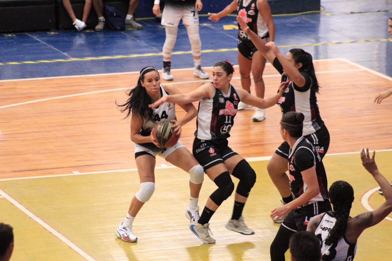 Mieleras vence a Mexcaltecas y toma ventaja en los playoffs de la LMBPF