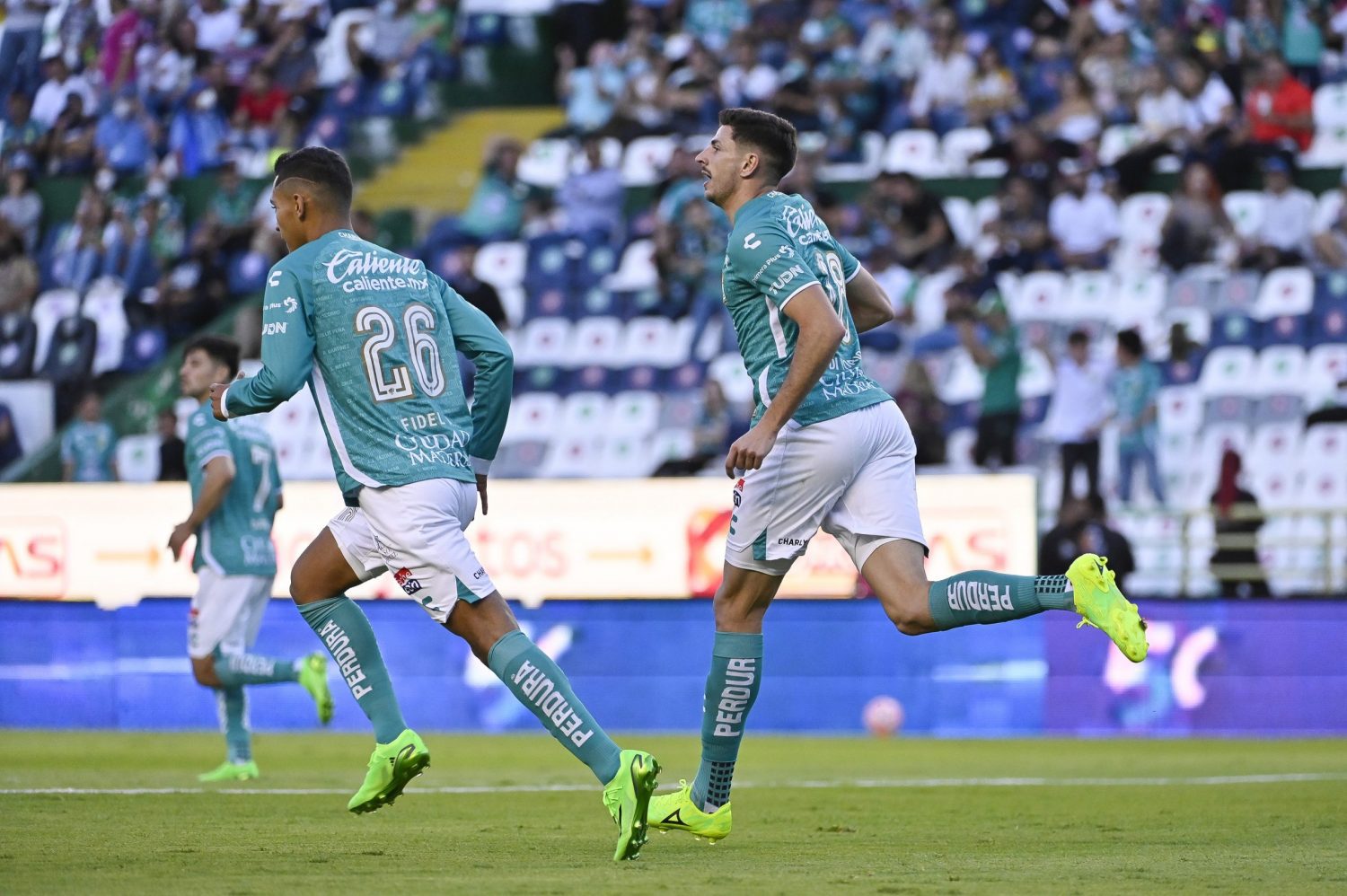León muestra coraje y rescata el empate ante Pumas