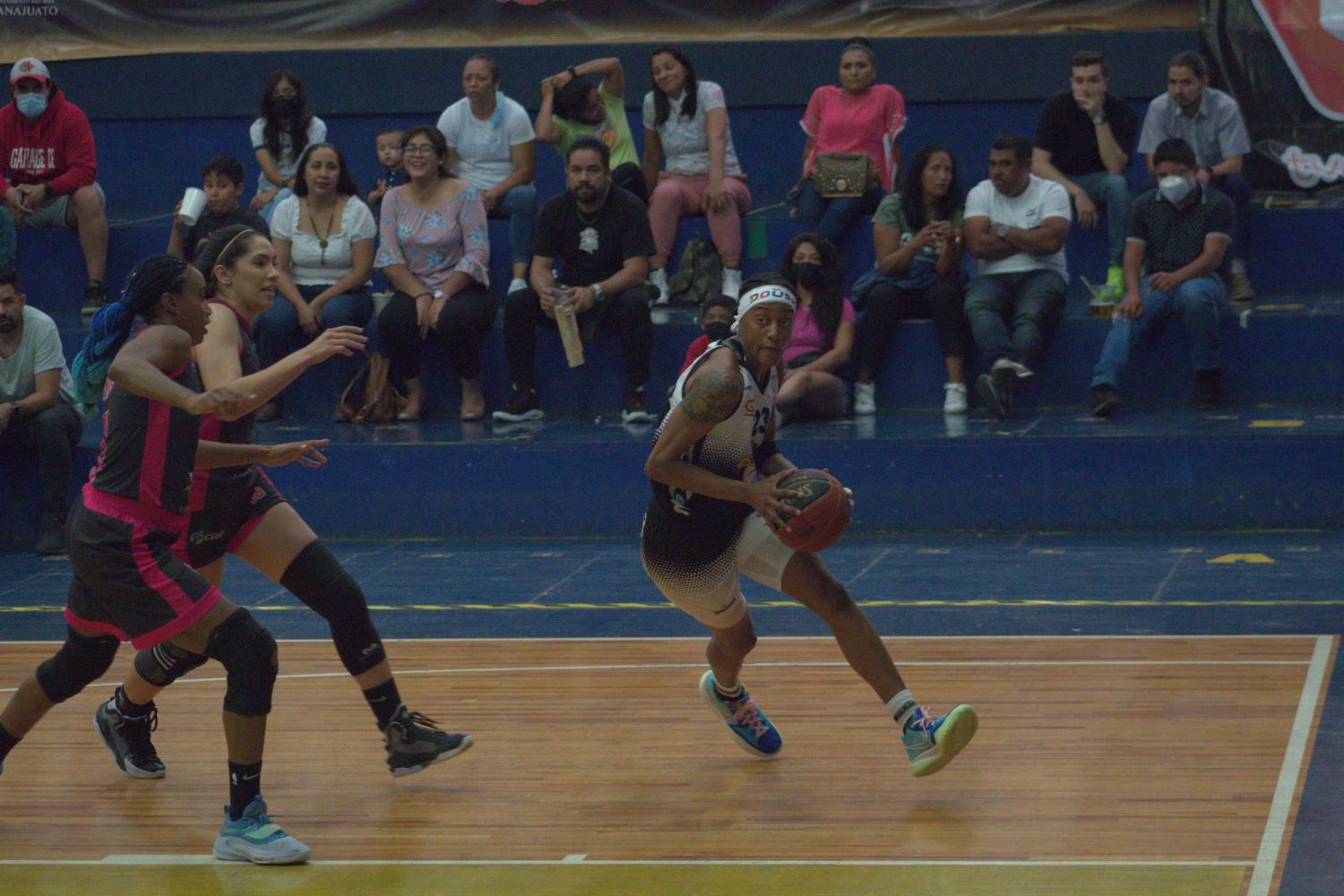 Toma ventaja Mieleras en la final ante Regias