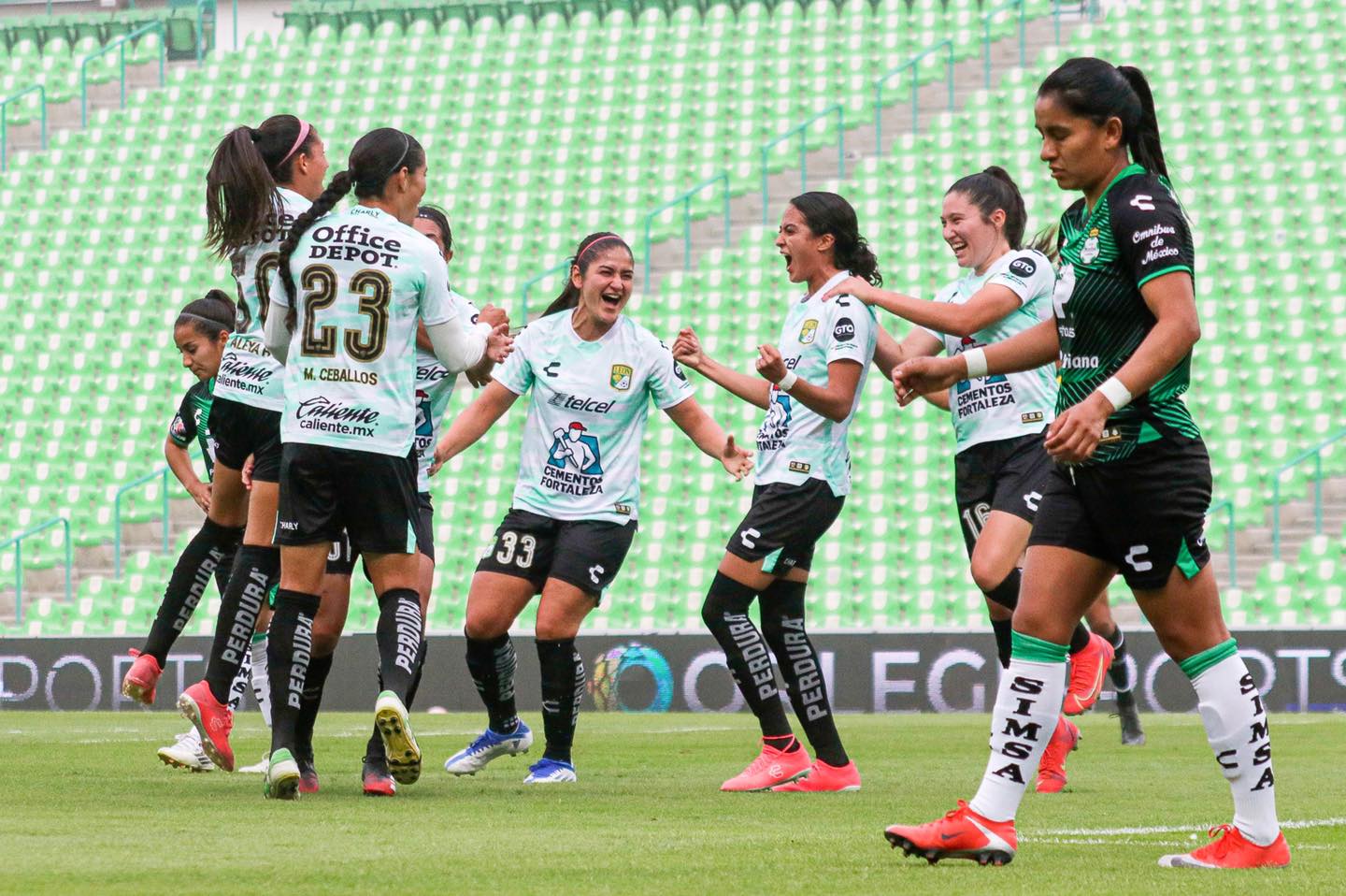 León Femenil se complica la vida pero se impone a Santos Laguna