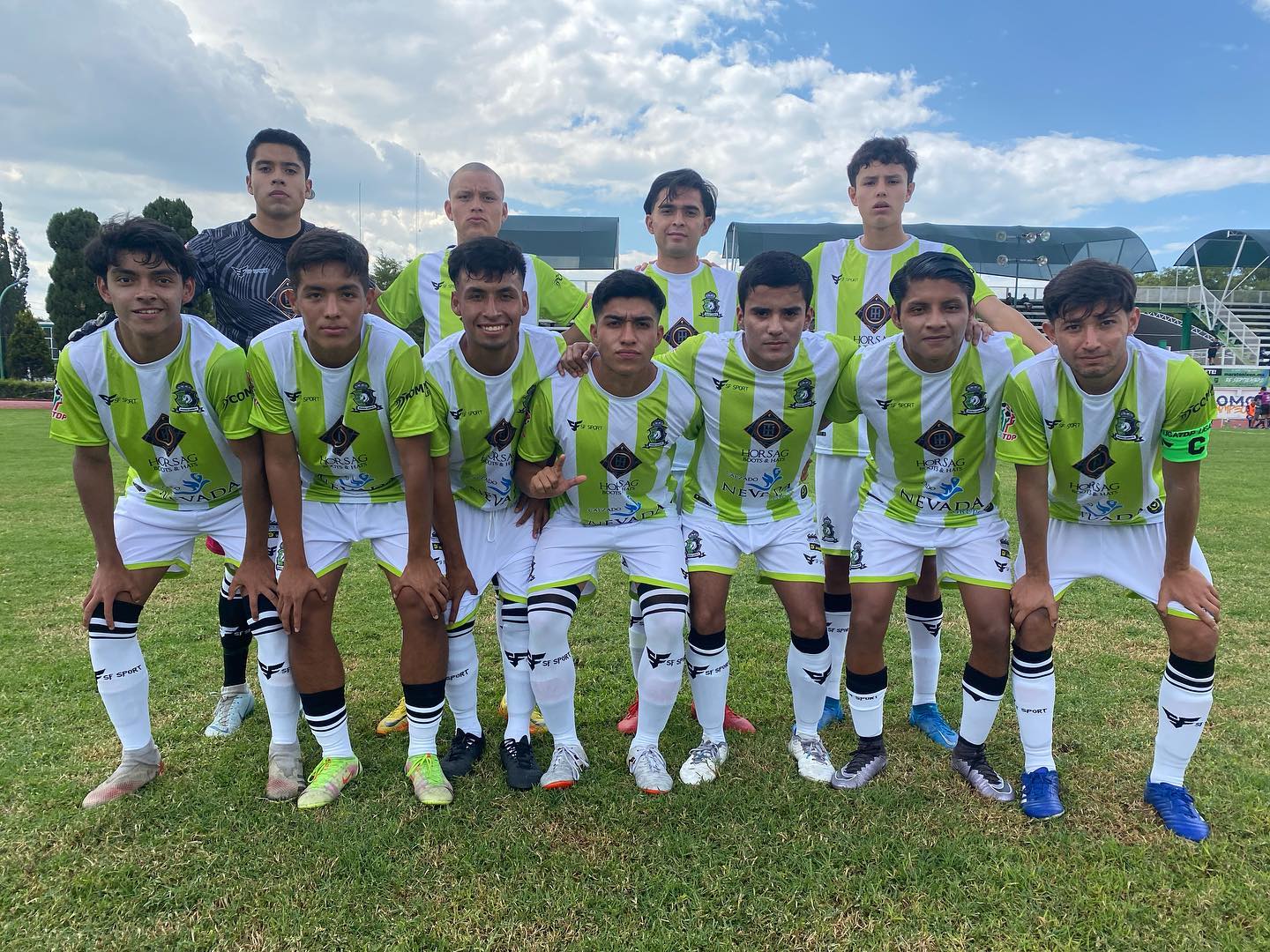 Atlético Leonés hace respetar su casa y derrota a Empresarios