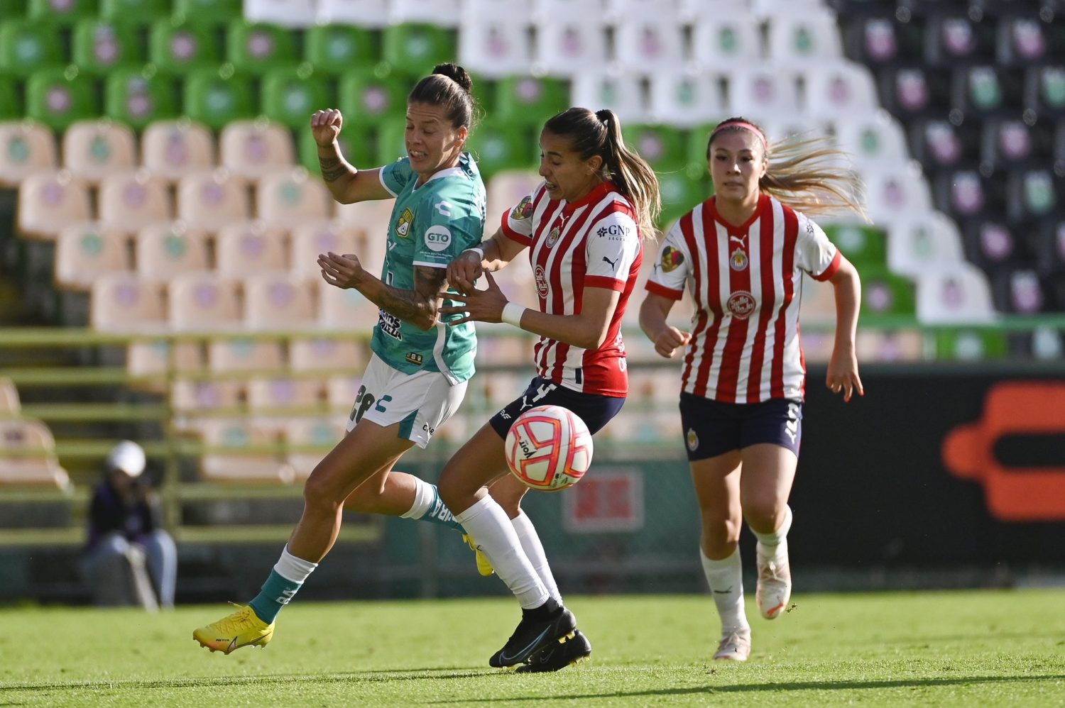 León Femenil le hace partido a Chivas pero al final sucumbe en casa