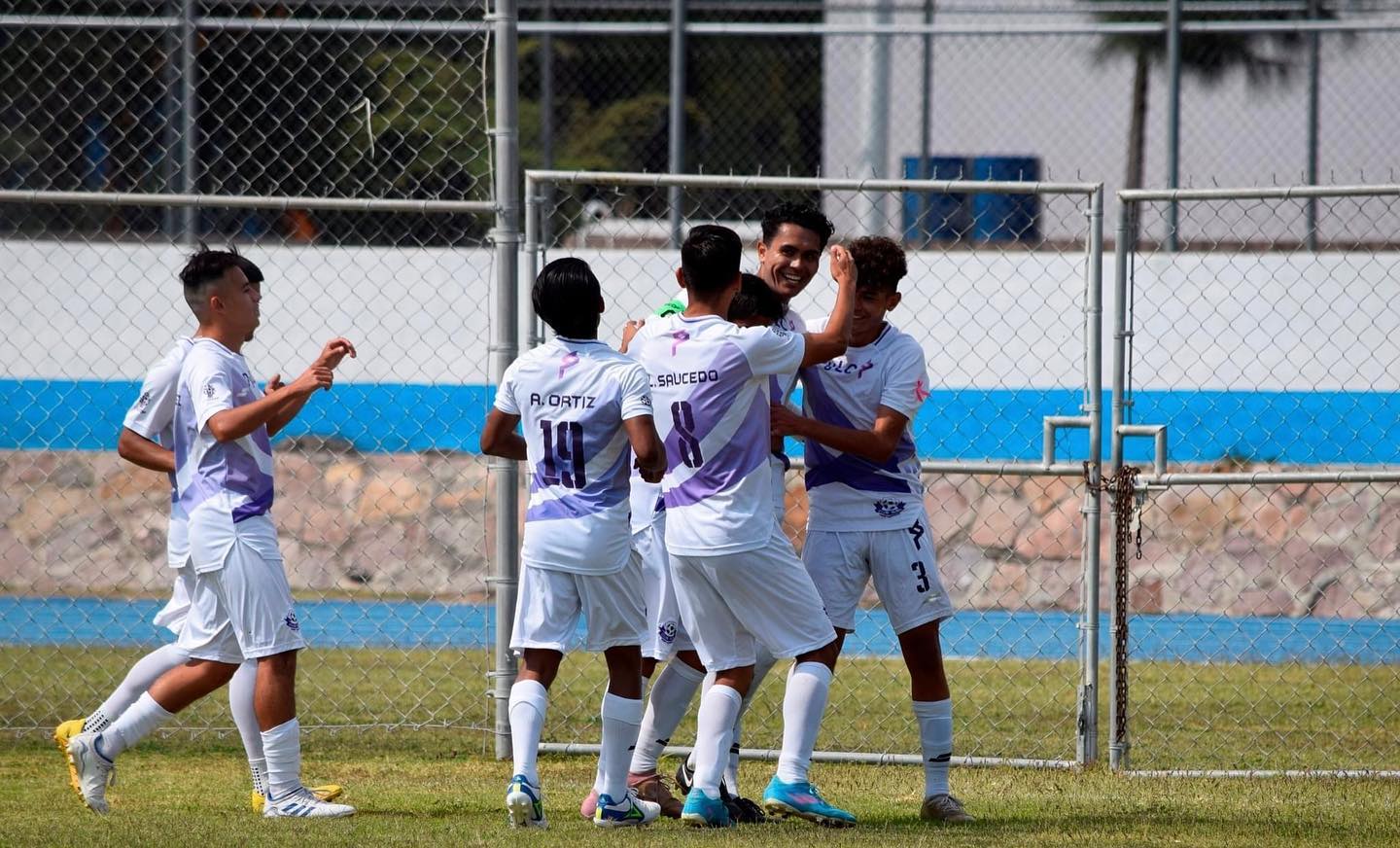 Continúa Club Suré con el buen paso y vence a Empresarios