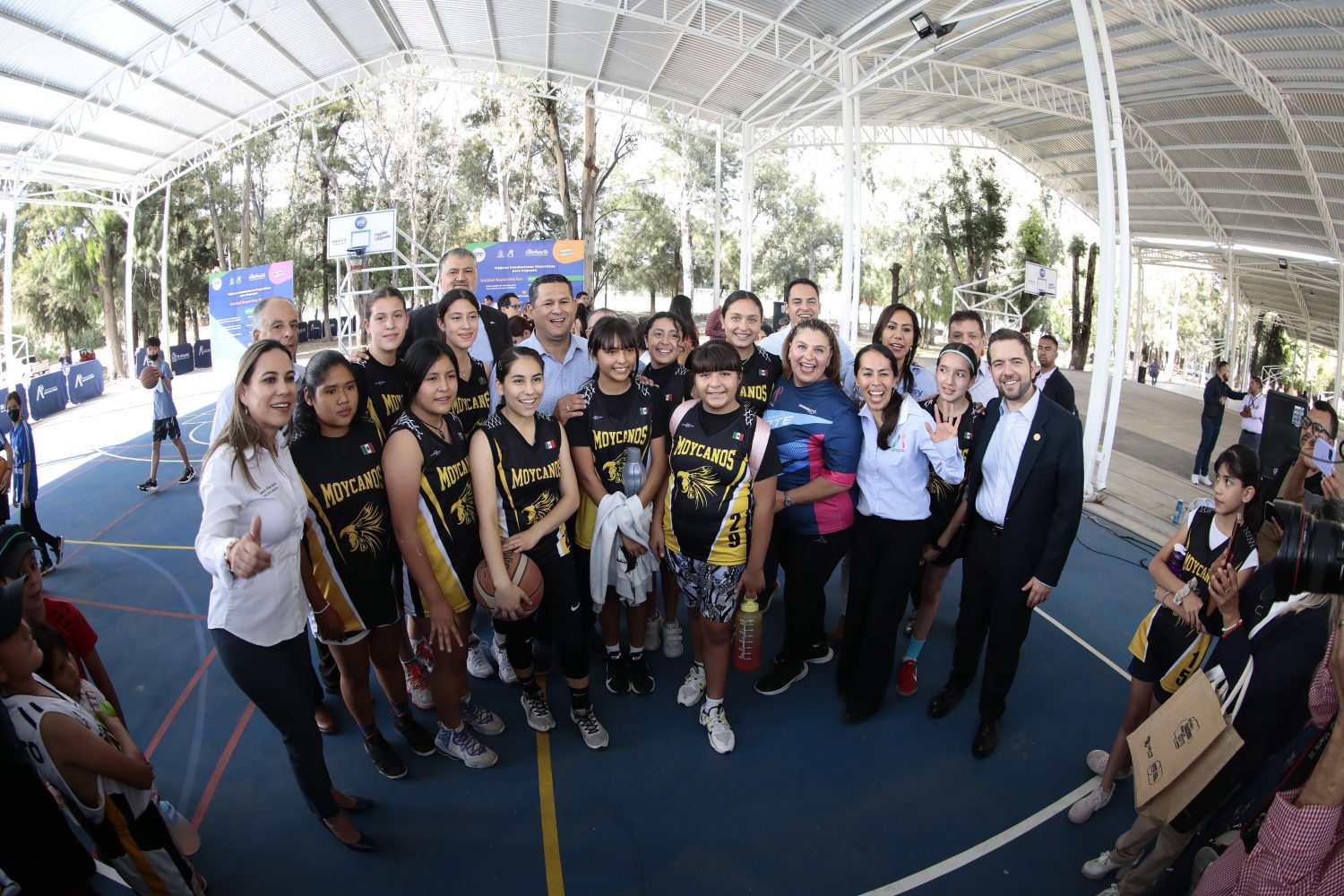 Rehabilitan espacios deportivos en Irapuato