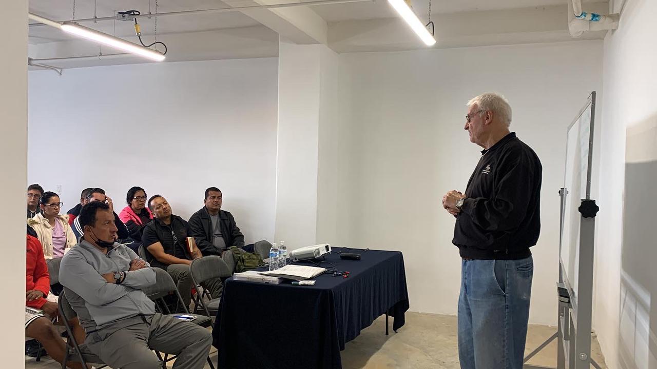 CODE Guanajuato lleva a cabo clínica con Nelson Islesy, certificado por FIBA