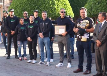 Galardonan con premio Soy de León a Abejas de León y a deportistas destacados