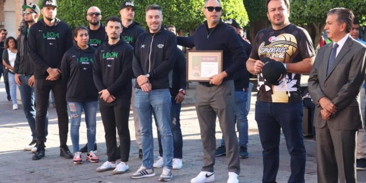 Galardonan con premio Soy de León a Abejas de León y a deportistas destacados