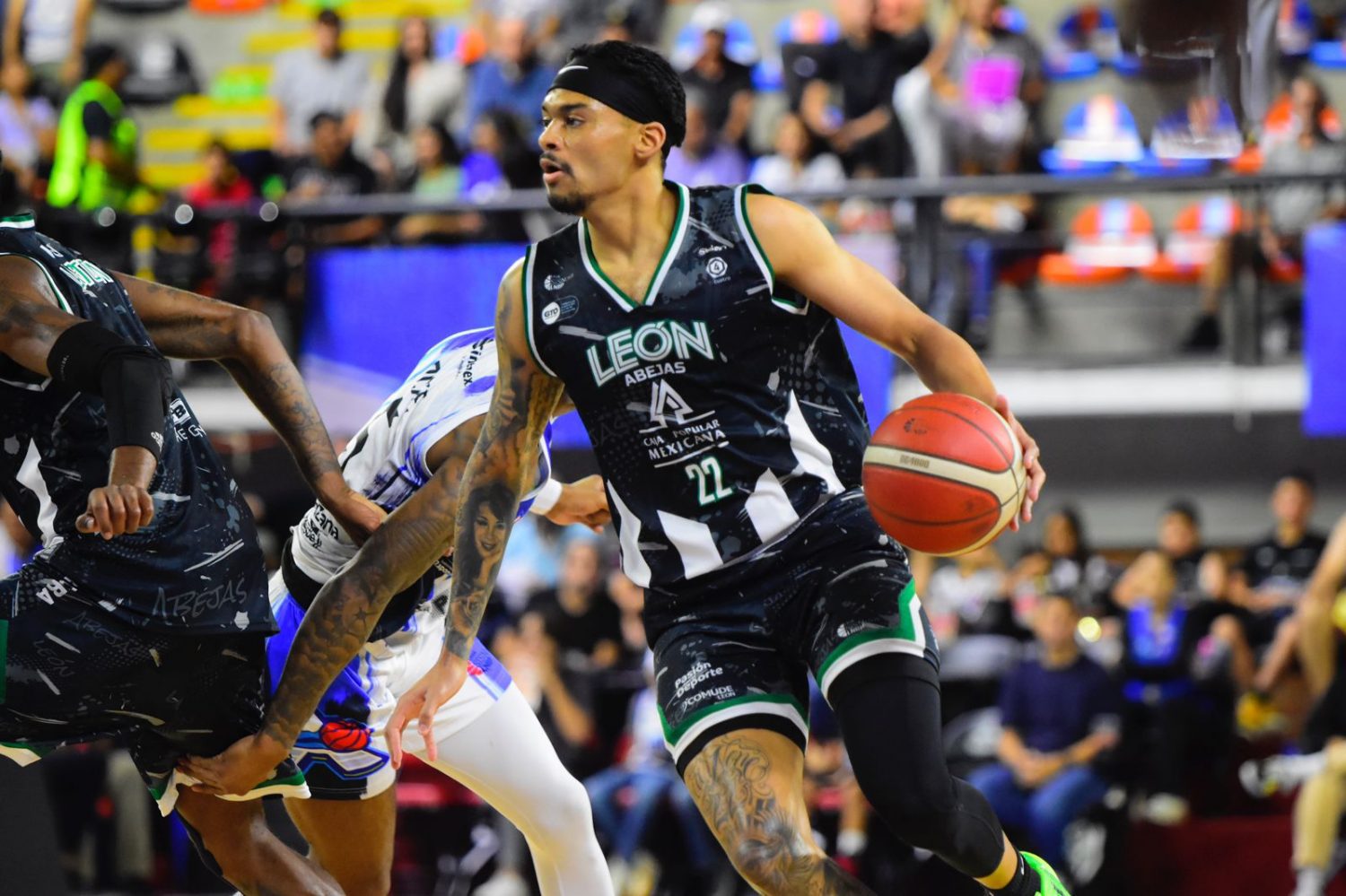 🐝🔘⚪⚪⚪🏆  Abejas con el primero de cuatro tras vencer a Astros en la Final de la LNBP