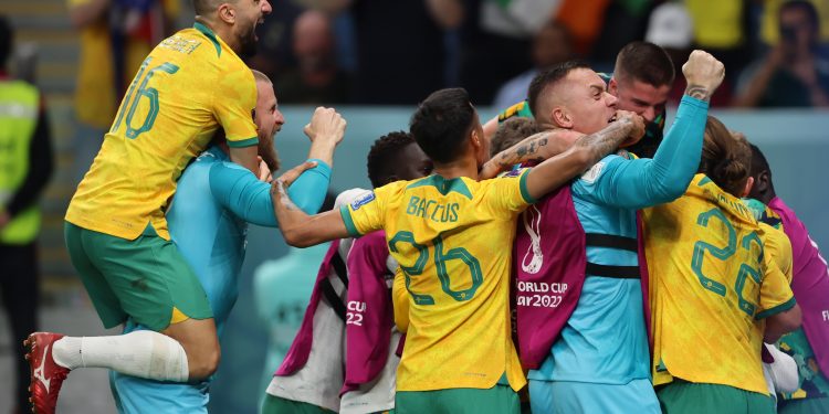 Australia derrota y elimina a la decepcionante Dinamarca