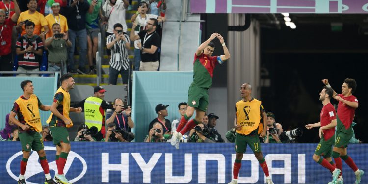 ¡Cristiano Ronaldo histórico!; el primero en anotar en cinco Mundiales