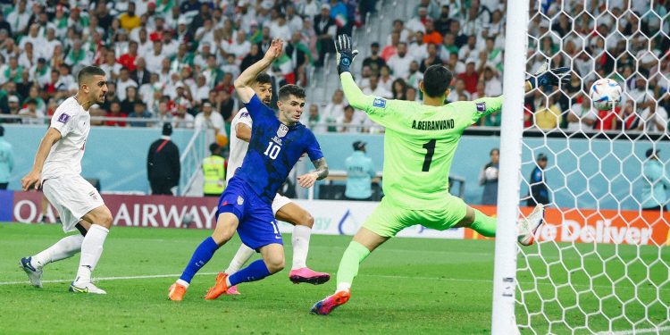 Estados Unidos se mete a octavos tras derrotar a Irán