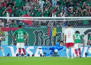 México domina a Polonia pero no pudo derrotarla; Ochoa, el héroe al detener penal