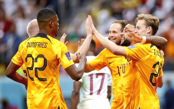 Países Bajos sepulta al anfitrión Qatar y avanza como primera de grupo