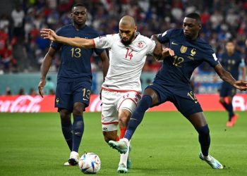 Túnez vence al campeón Francia pero no le alcanza