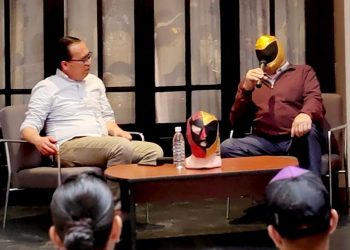 Tinieblas conversa con su fanáticos en Guanajuato