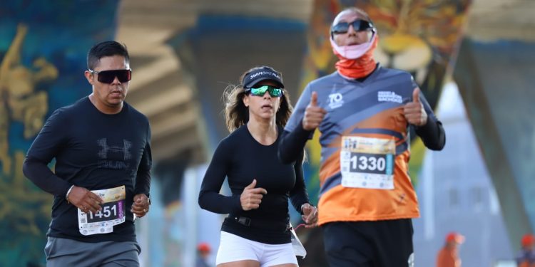Cuevanense Francisco González, y fresera Paola Cordero, triunfan en el Medio Maratón Bachoco 2022