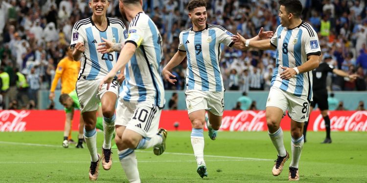 Argentina sufre pero derrota a Países Bajos y es semifinalista de Qatar 2022