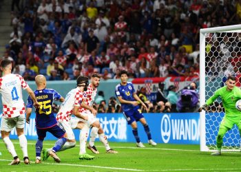 Con su portero como figura, Croacia elimina a Japón
