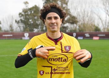 Guillermo Ochoa ya fue presentado con el Salernitana de Italia