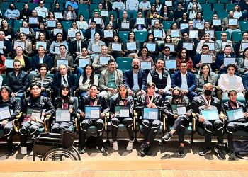 Reconocen a medallistas leoneses de Juegos Paranacionales 2022