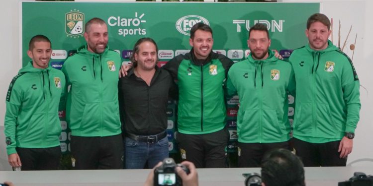 Entre cuatro y cinco refuerzos para el nuevo León de Nicolás Larcamón