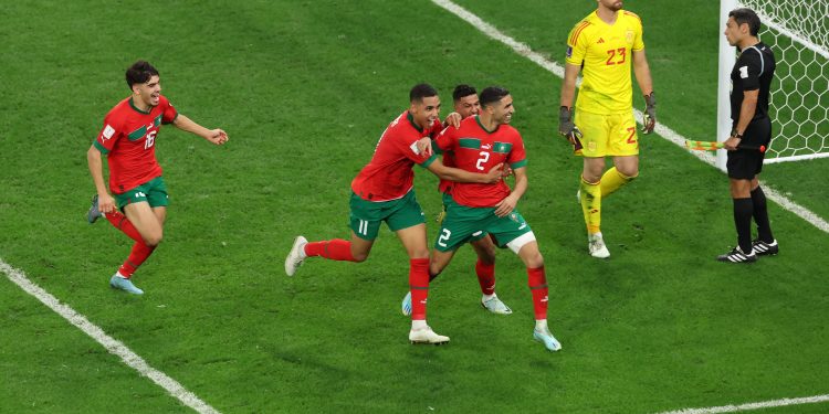 Marruecos se convierte en el caballo negro y elimina a España de Qatar 2022