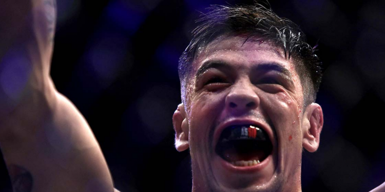 Brandon Moreno se convierte en nuevo campeón mosca de la UFC
