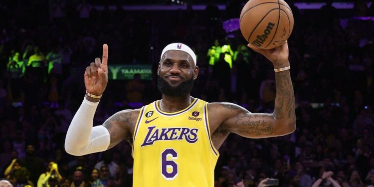 LeBron James se convierte en el máximo anotador en la historia de la NBA