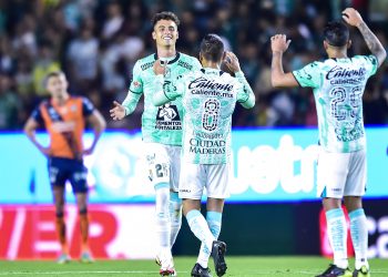 Se impone León a la Franja y recupera terreno